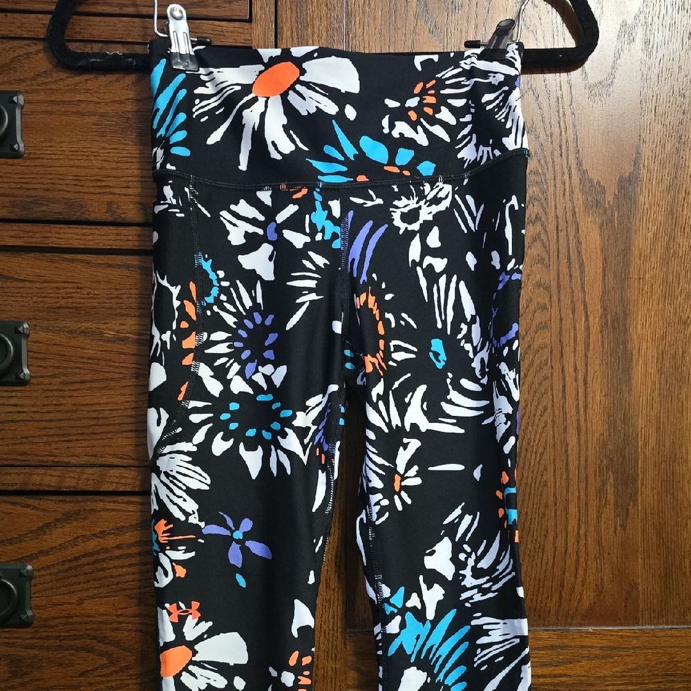 Under Armour Black Multicolor Floral Leggings New W/o Tags Small